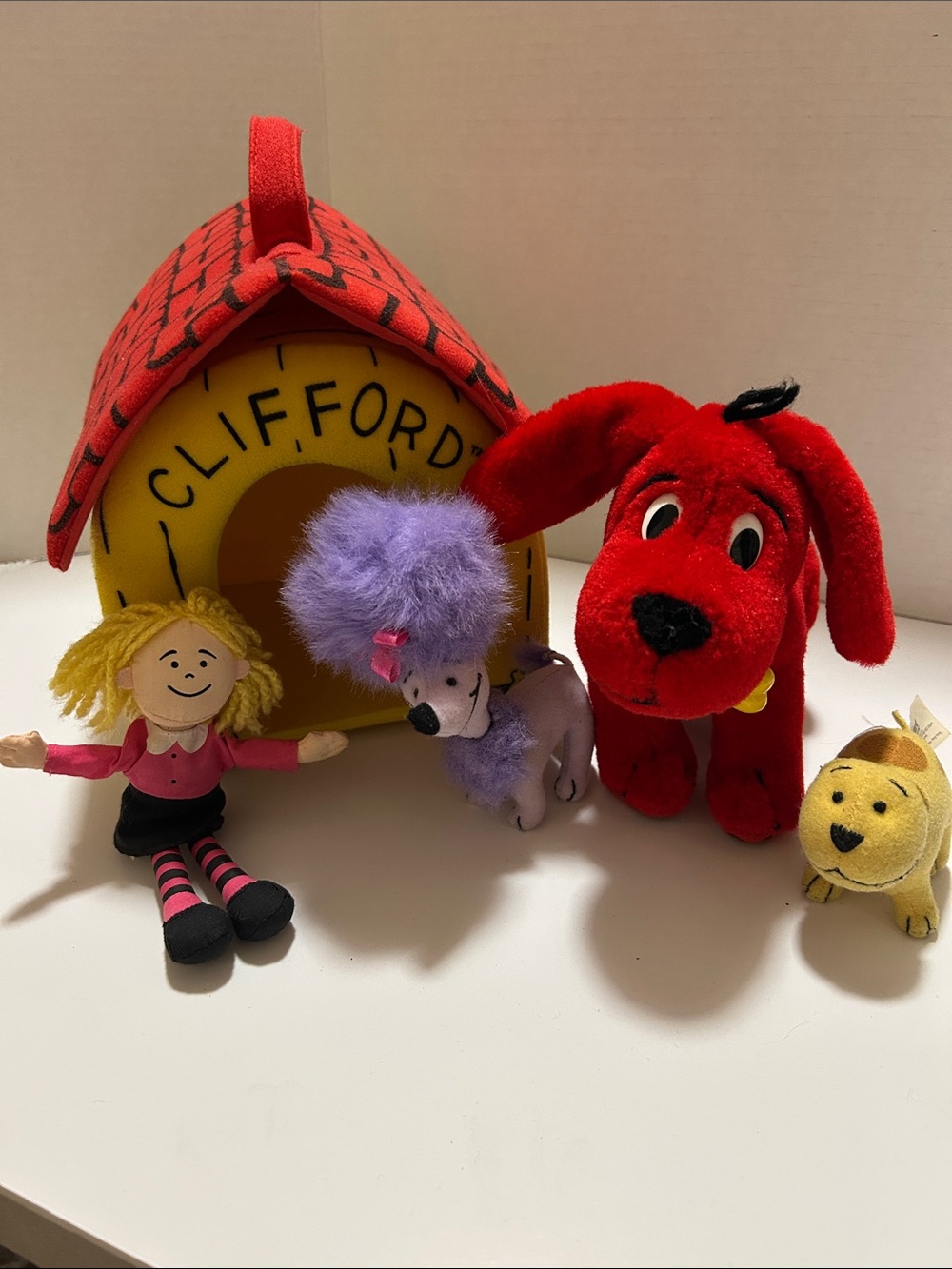 2002 Scholastic plush Clifford the Big Red Dog playset